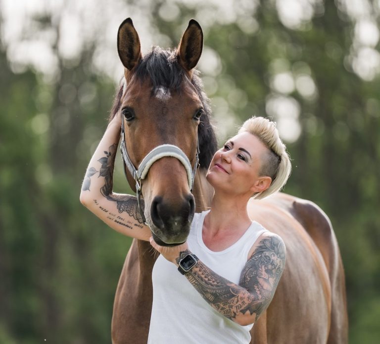 Dreimalvierhufe - Durch Höhen und tiefere Tiefen